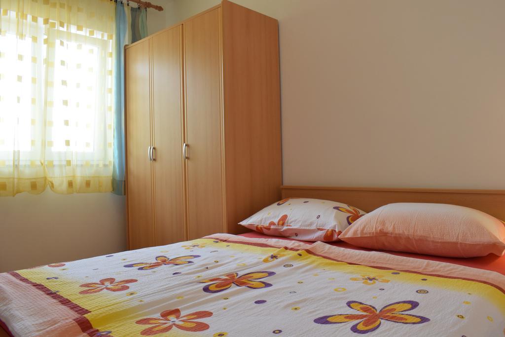 Apartments Green Oasis Malinska Esterno foto