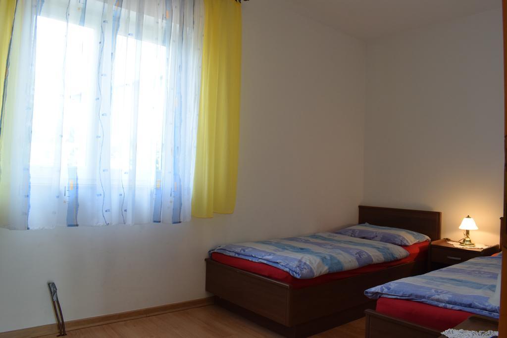 Apartments Green Oasis Malinska Esterno foto