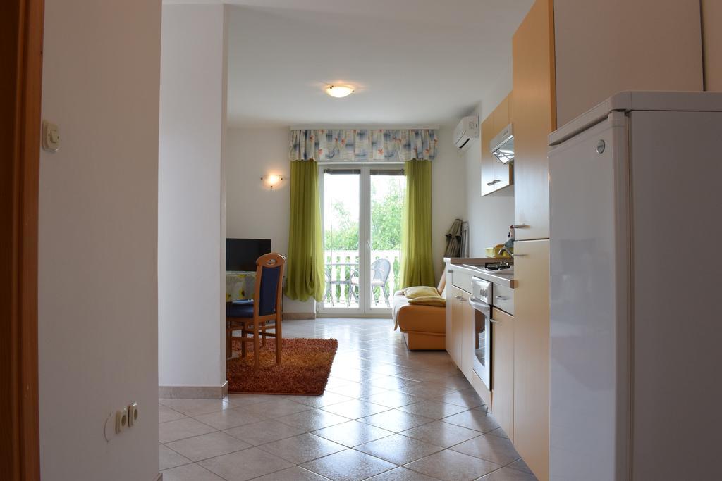 Apartments Green Oasis Malinska Esterno foto